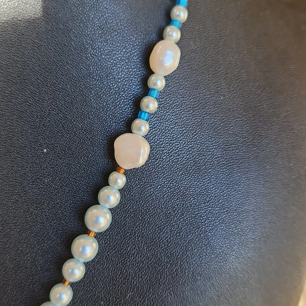 Pisces and Pearls in shades of Blue - Picture 3 of 4